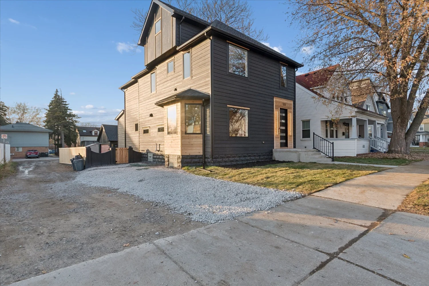 02-125 N Washington Ave-WindowStill-Photography