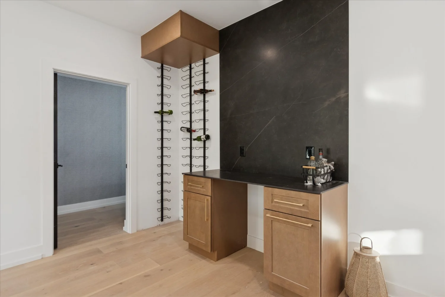 17-125 N Washington Ave-WindowStill-Photography