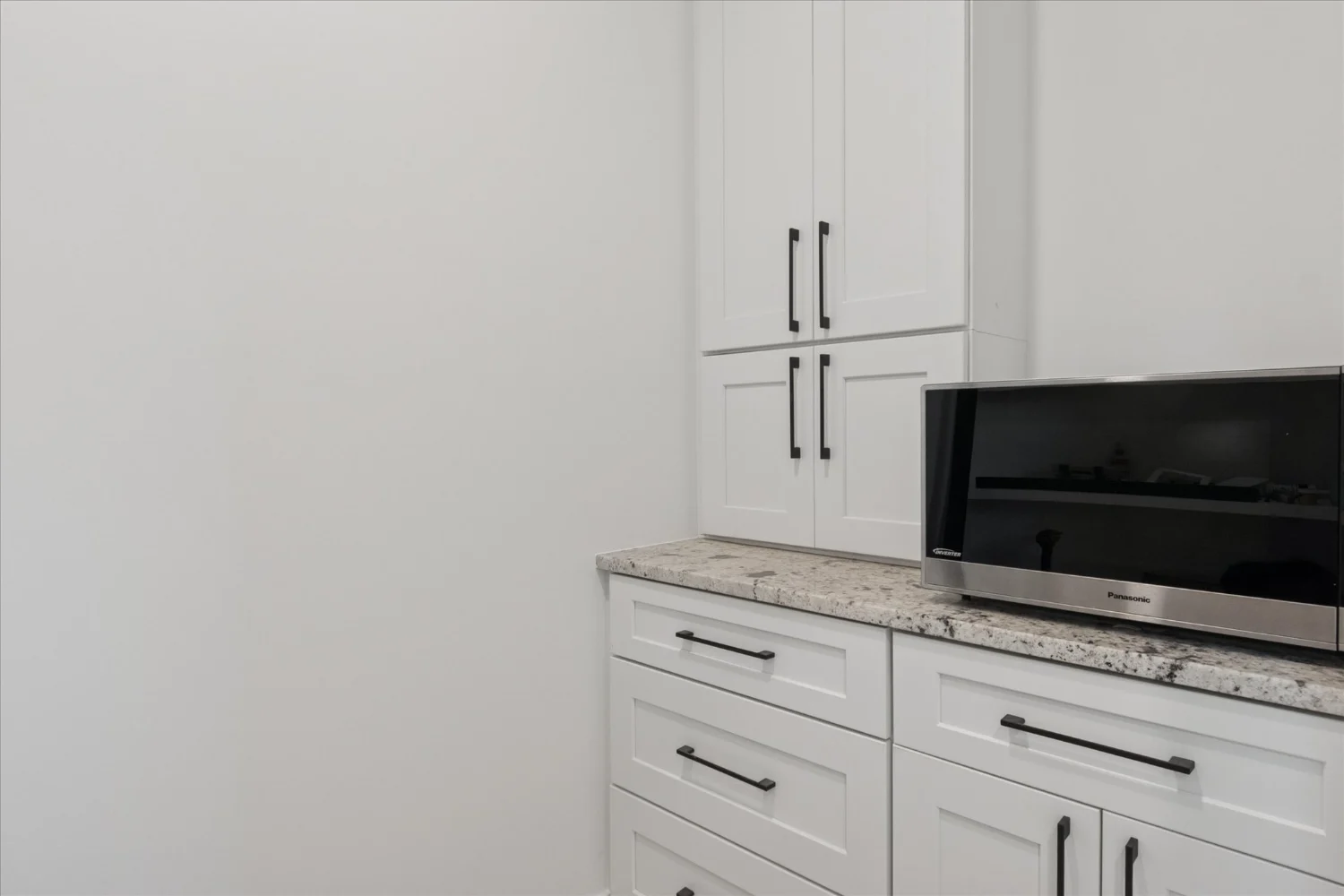 18-125 N Washington Ave-WindowStill-Photography