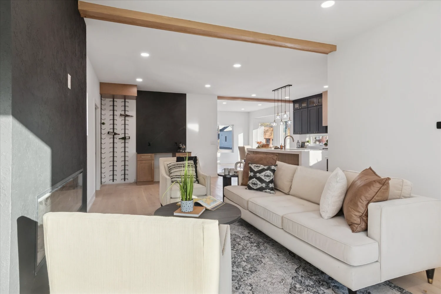 20-125 N Washington Ave-WindowStill-Photography