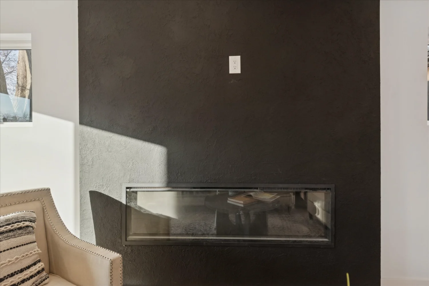 21-125 N Washington Ave-WindowStill-Photography