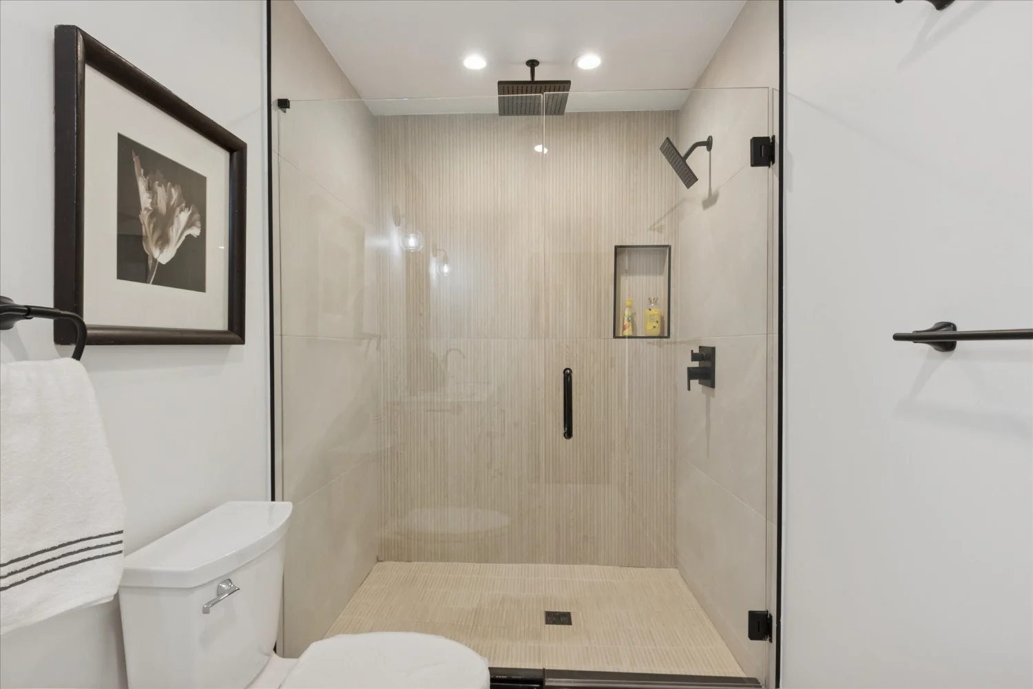 28-125 N Washington Ave-WindowStill-Photography