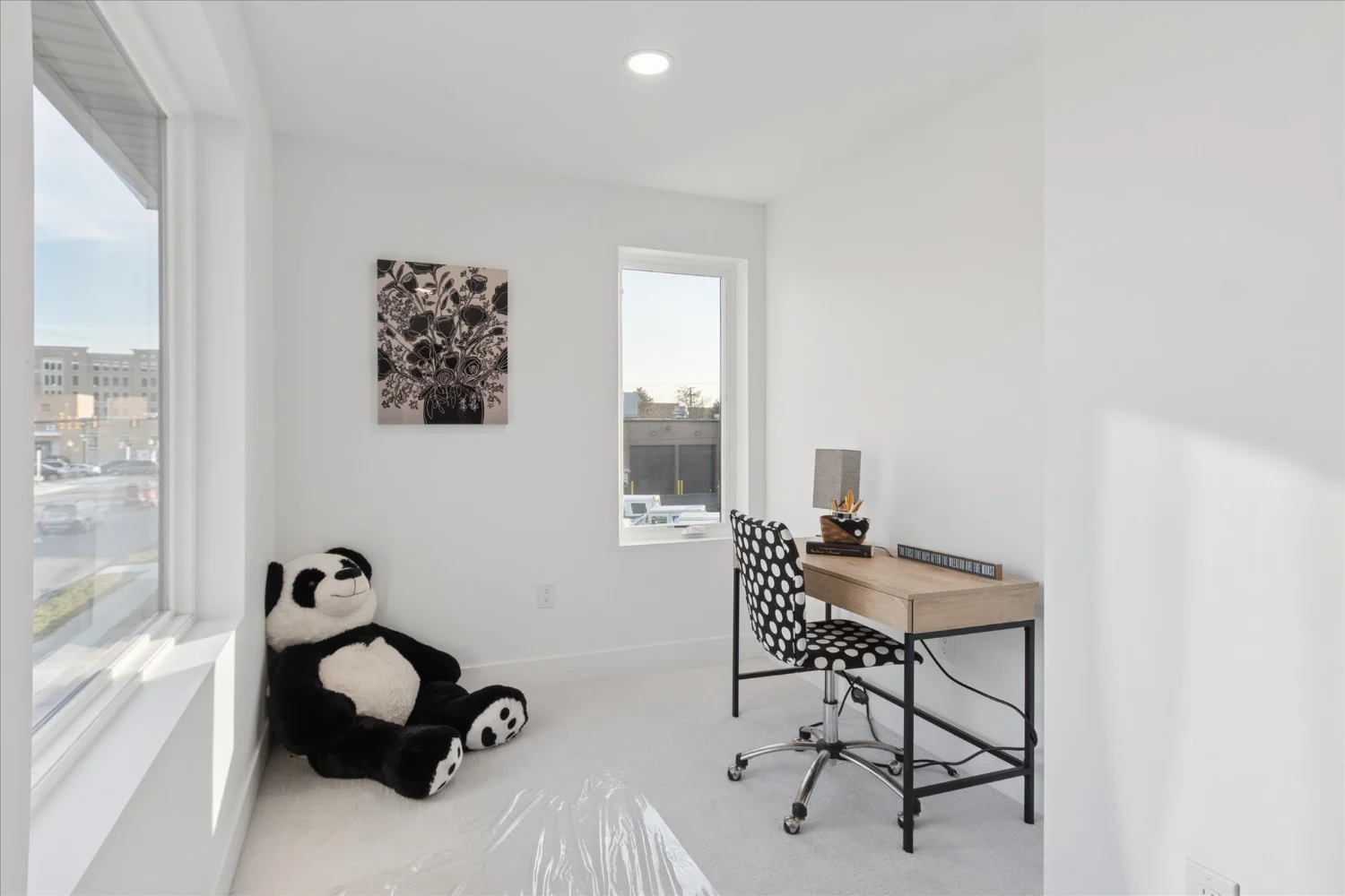 31-125 N Washington Ave-WindowStill-Photography