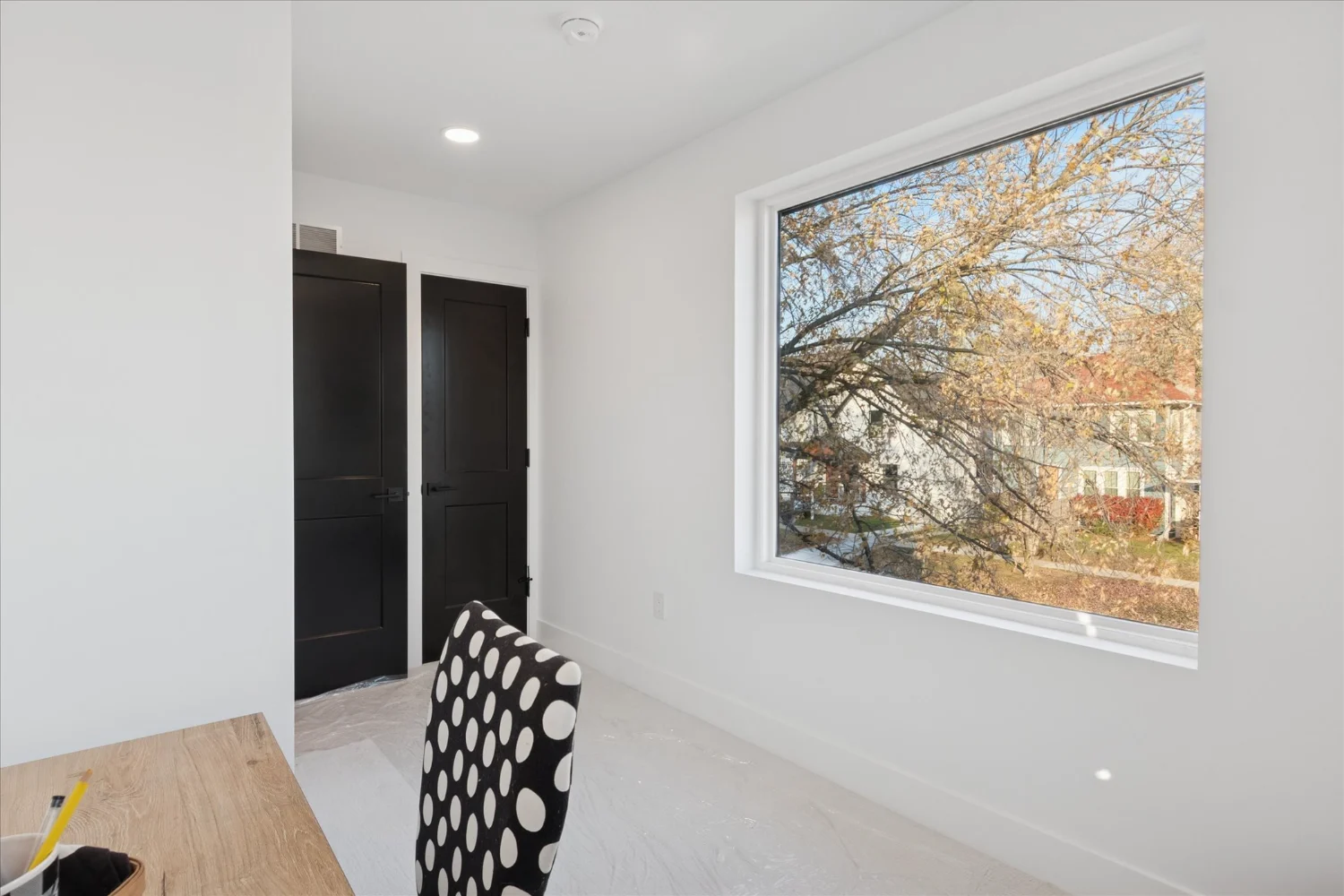 32-125 N Washington Ave-WindowStill-Photography