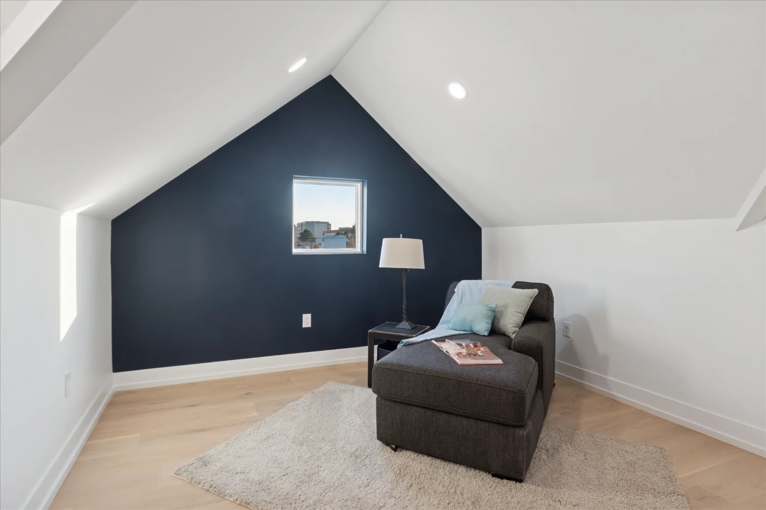 38-125 N Washington Ave-WindowStill-Photography