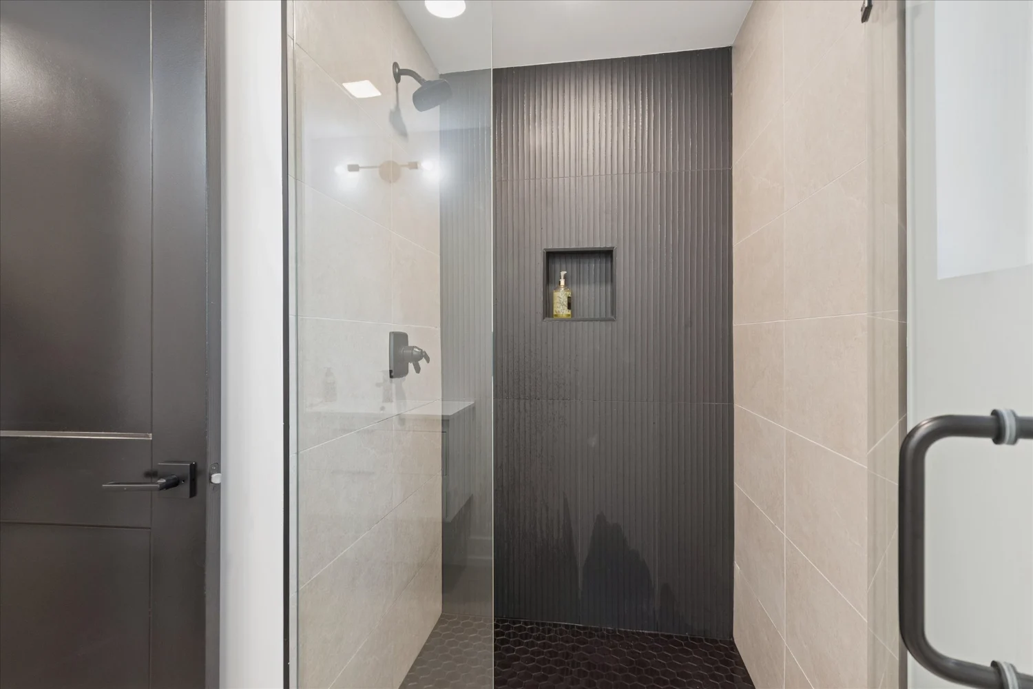 45-125 N Washington Ave-WindowStill-Photography