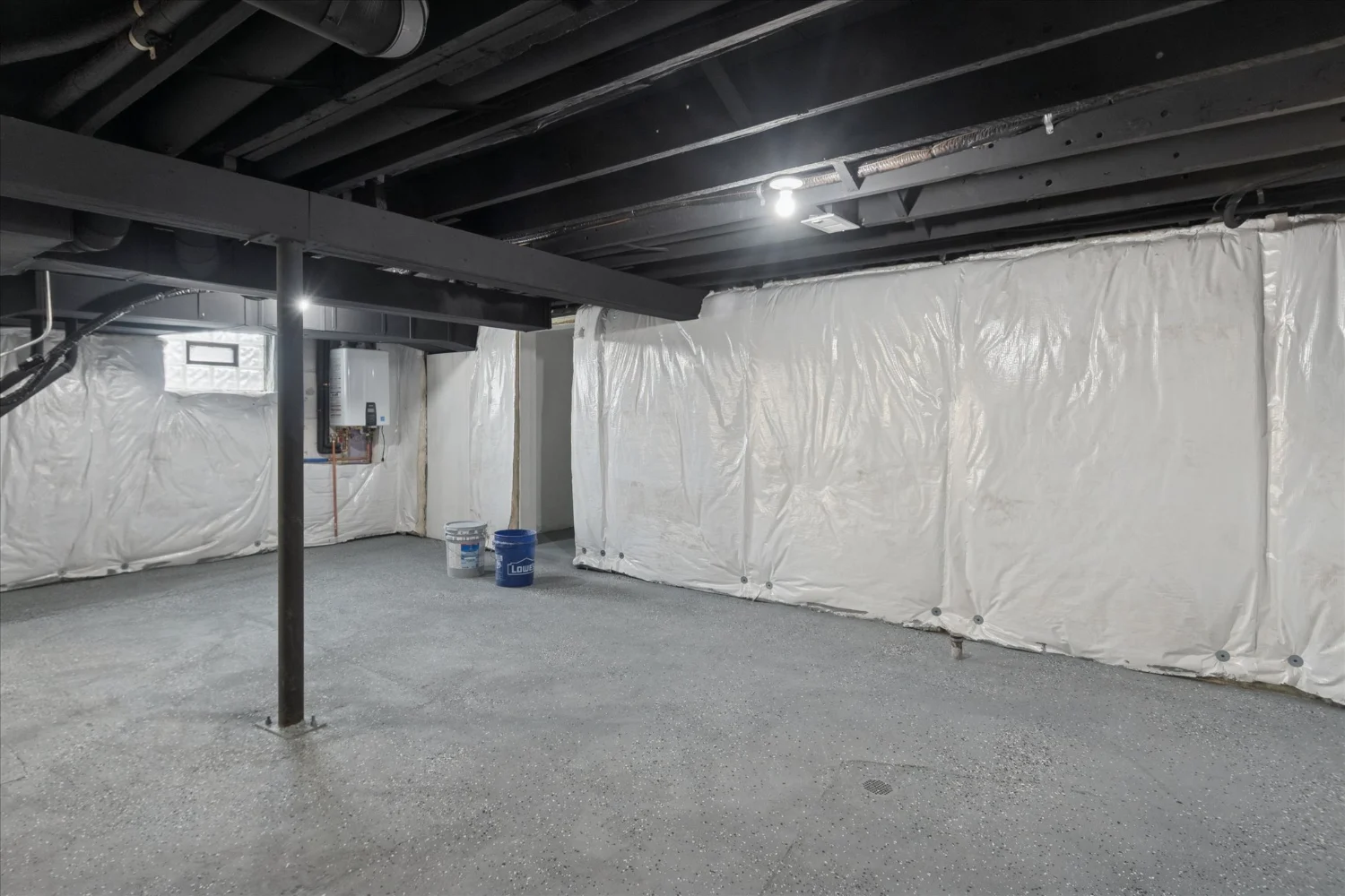 46-125 N Washington Ave-WindowStill-Photography