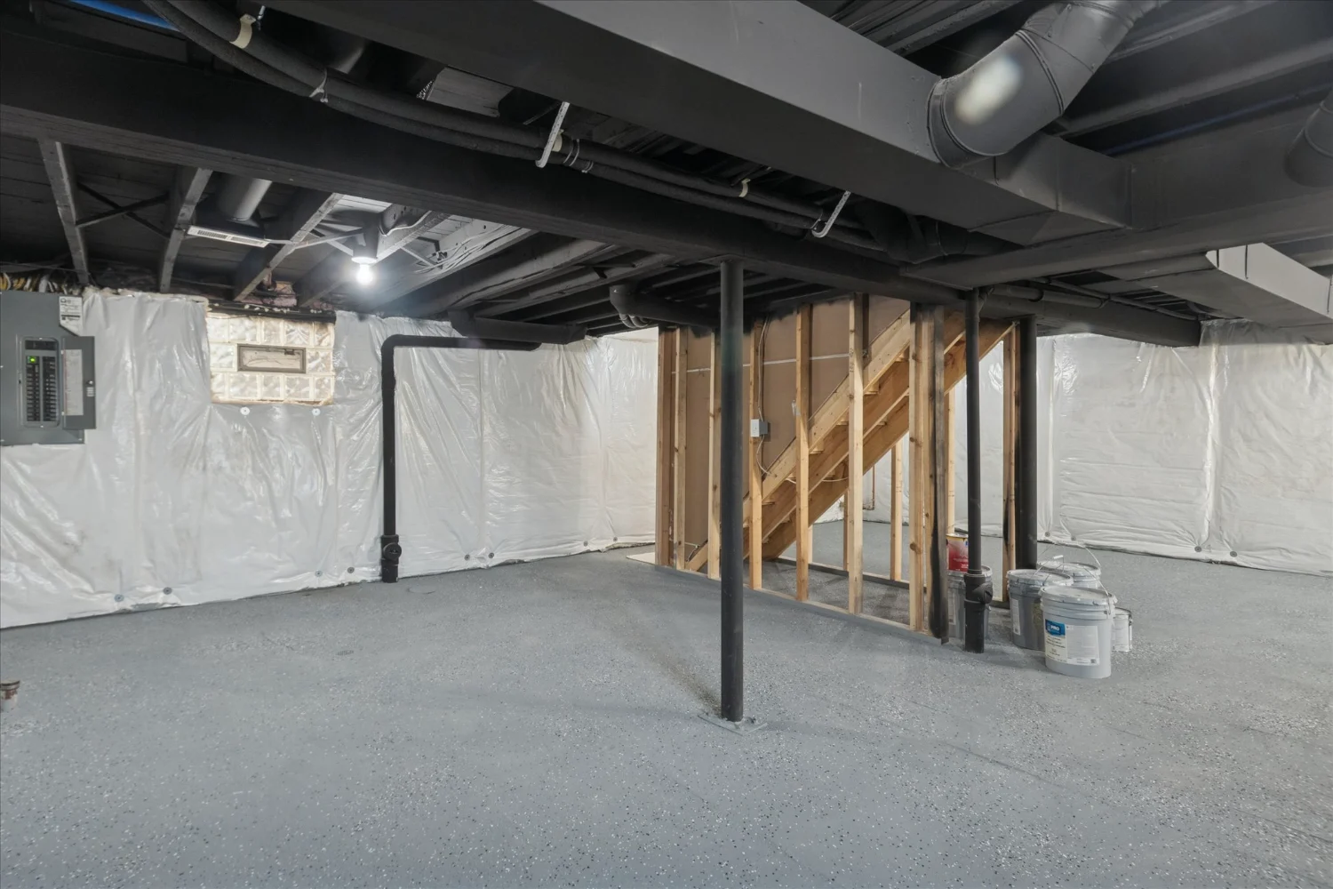 47-125 N Washington Ave-WindowStill-Photography