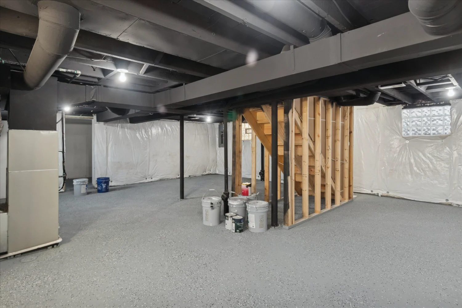 48-125 N Washington Ave-WindowStill-Photography