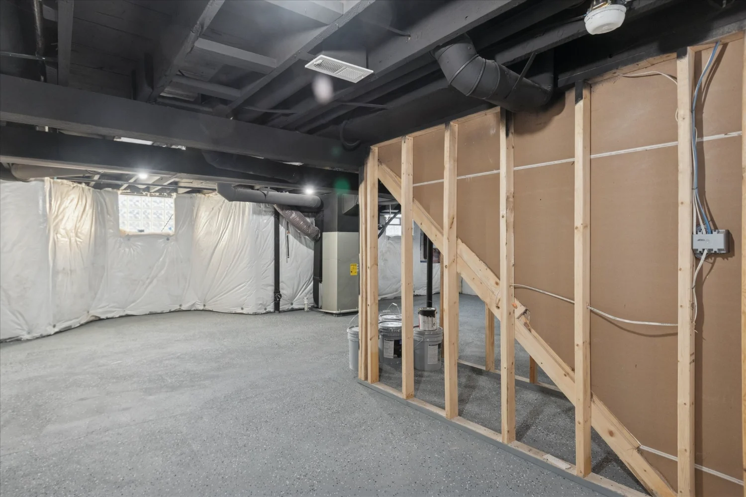 49-125 N Washington Ave-WindowStill-Photography