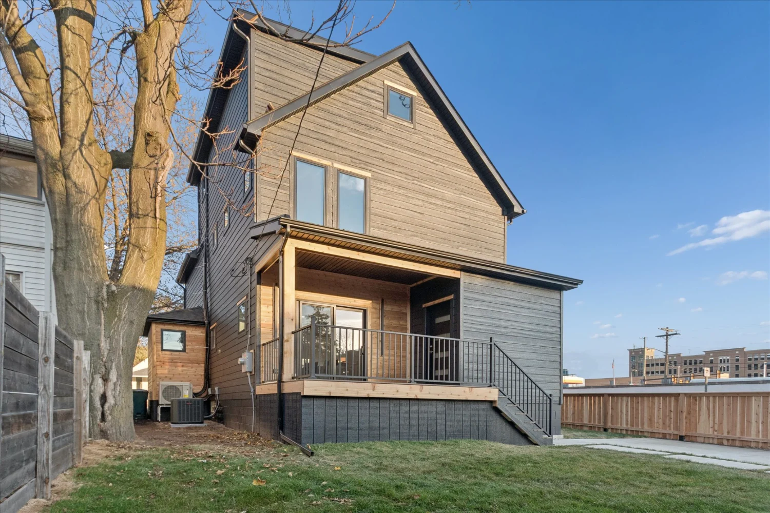 53-125 N Washington Ave-WindowStill-Photography